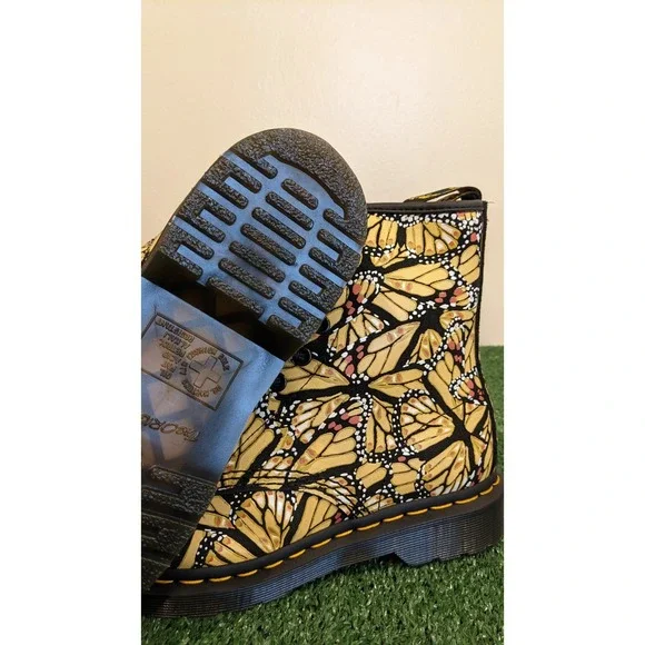 Dr. Martens 1460W Butterfly Print‎ Lace Up Boots Women's US Size 7 - Picture 8 of 8